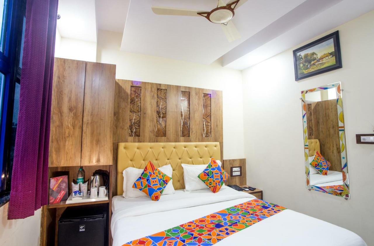 Hotel Kaushal Palace Új-Delhi Kültér fotó
