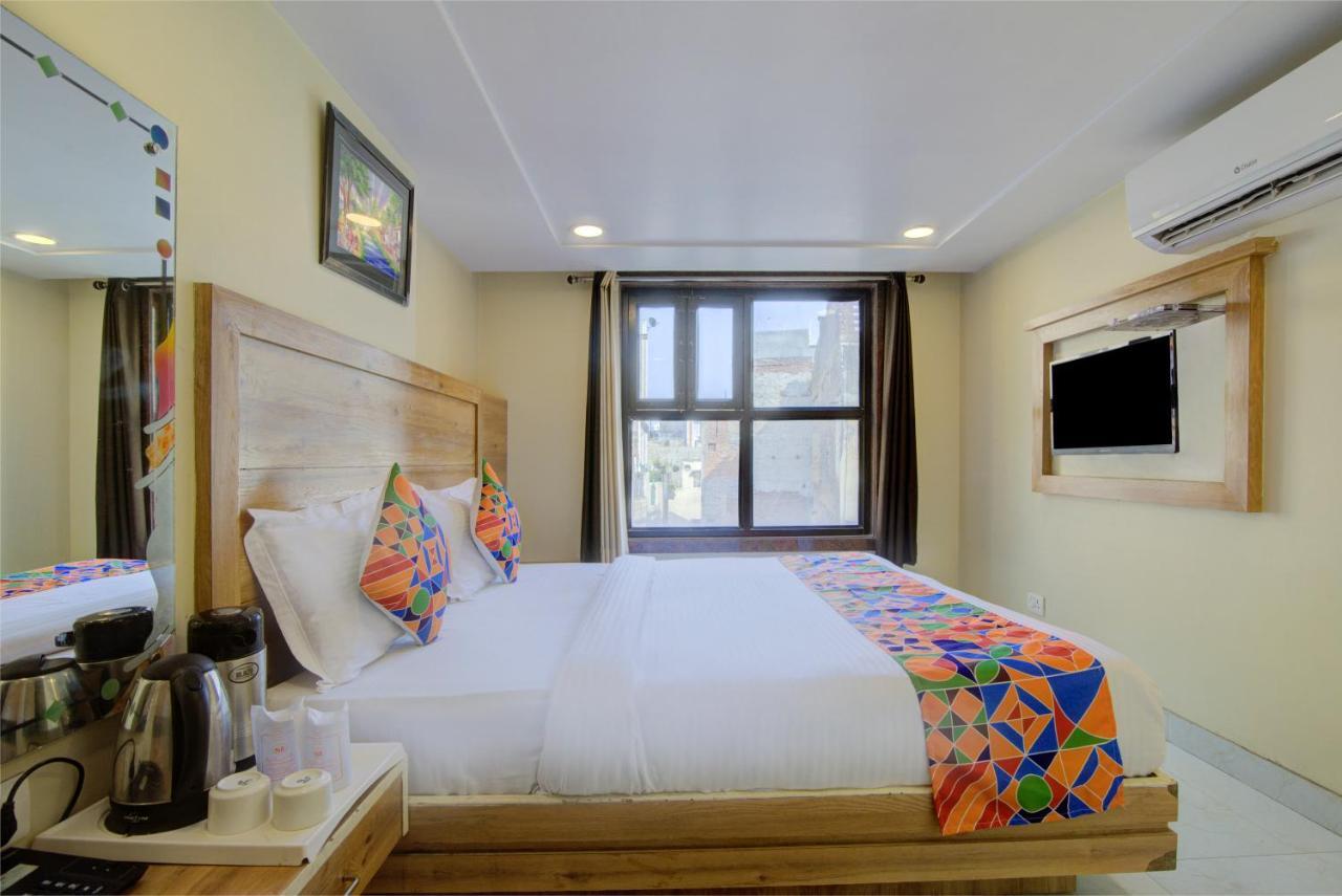 Hotel Kaushal Palace Új-Delhi Kültér fotó