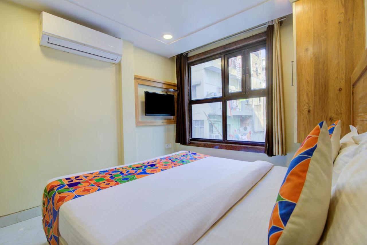 Hotel Kaushal Palace Új-Delhi Kültér fotó