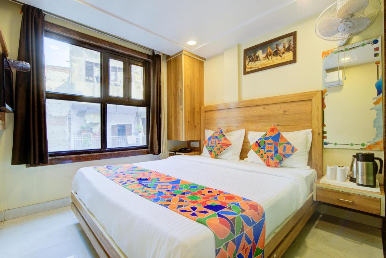 Hotel Kaushal Palace Új-Delhi Kültér fotó