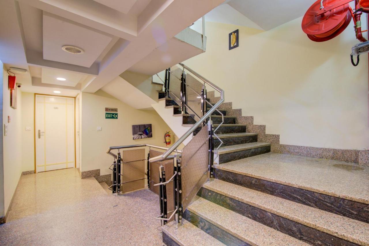 Hotel Kaushal Palace Új-Delhi Kültér fotó